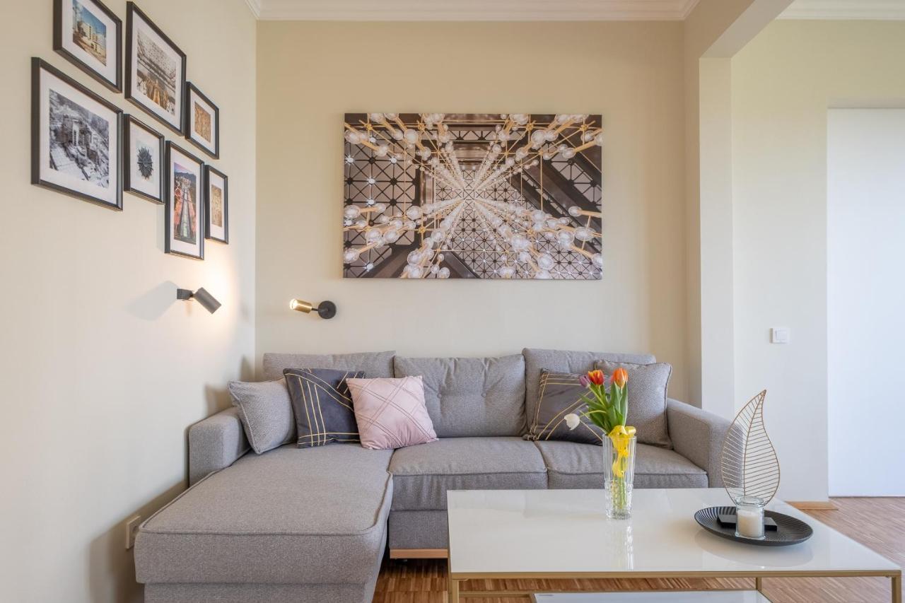 Sunrise 1Bdrm View Apartment Ndk Congress Centre Sofia Esterno foto